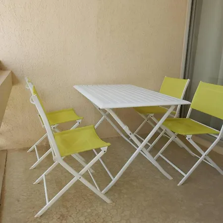 2 Pièces Pour 5 Pers Avec Piscine Et Parking Face à La - Fr-1-696-130