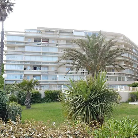 2 Pièces Pour 5 Pers Avec Piscine Et Parking Face à La - Fr-1-696-130 Appartement *