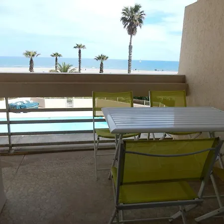 2 Pièces Pour 5 Pers Avec Piscine Et Parking Face à La - Fr-1-696-130 Appartement *