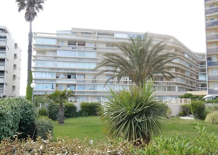 2 Pieces Pour 5 Pers Avec Piscine Et Parking Face A La - Fr-1-696-130 Apartment *