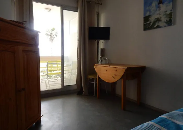 Apartment 2 Pieces Pour 5 Pers Avec Piscine Et Parking Face A La - Fr-1-696-130 *